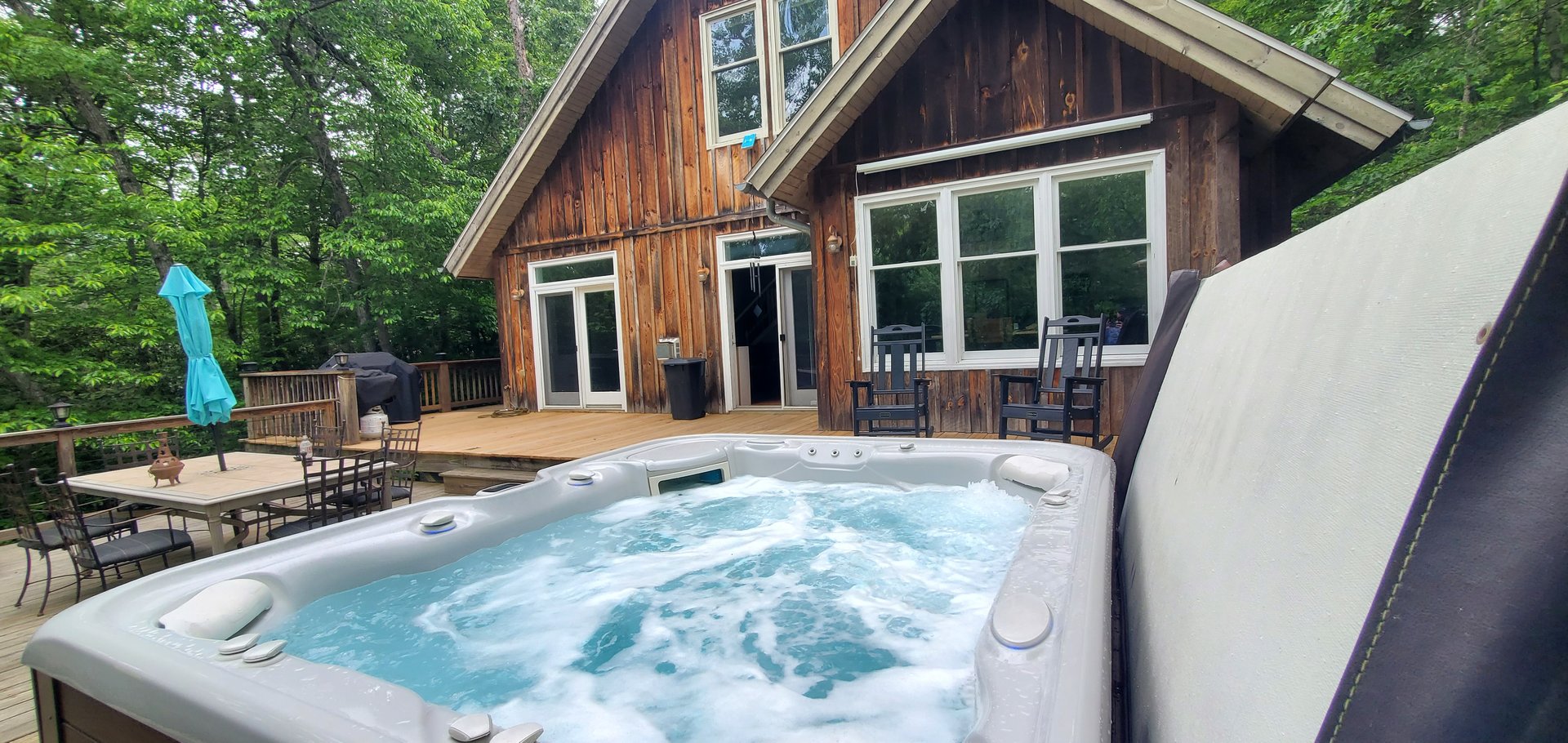 Cabin exterior alternate angle