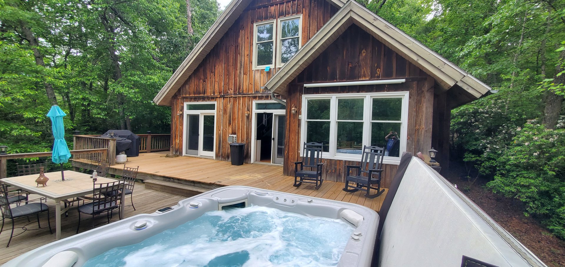Mountain cabin with hot tub wide view
